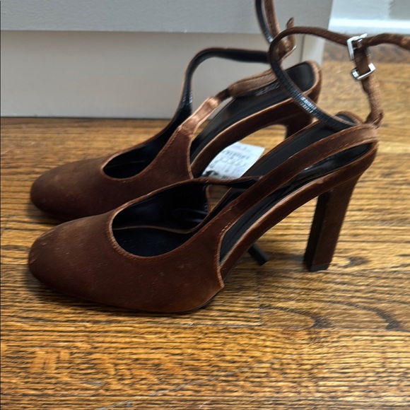 Elegant Brown Women's Heels - Picture 4 of 6